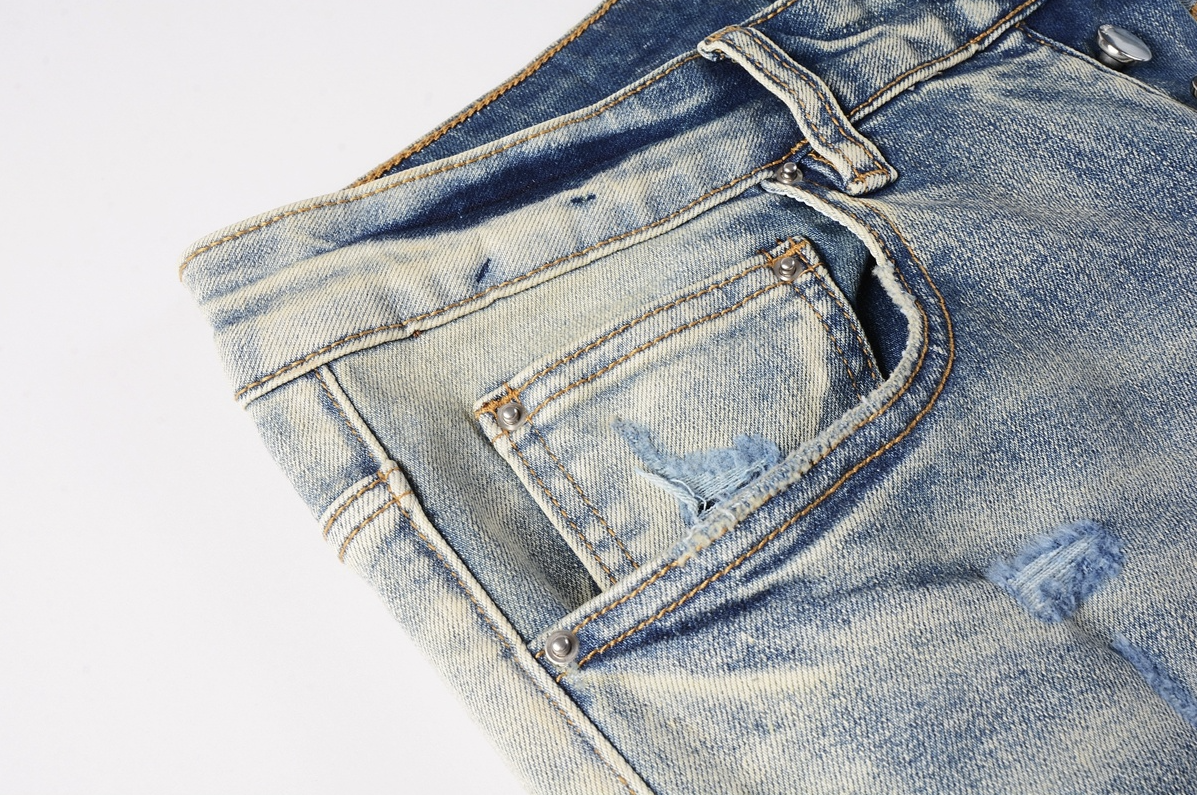8886 Amiri Jeans