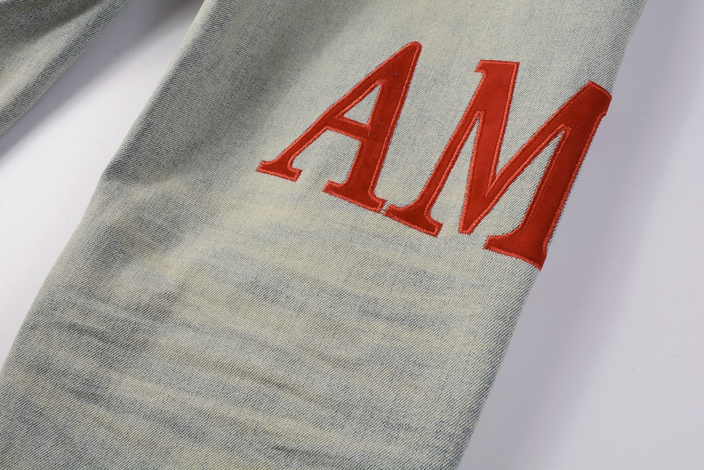 8886 Amiri Jeans