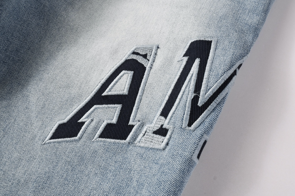 8920 Amiri Jeans