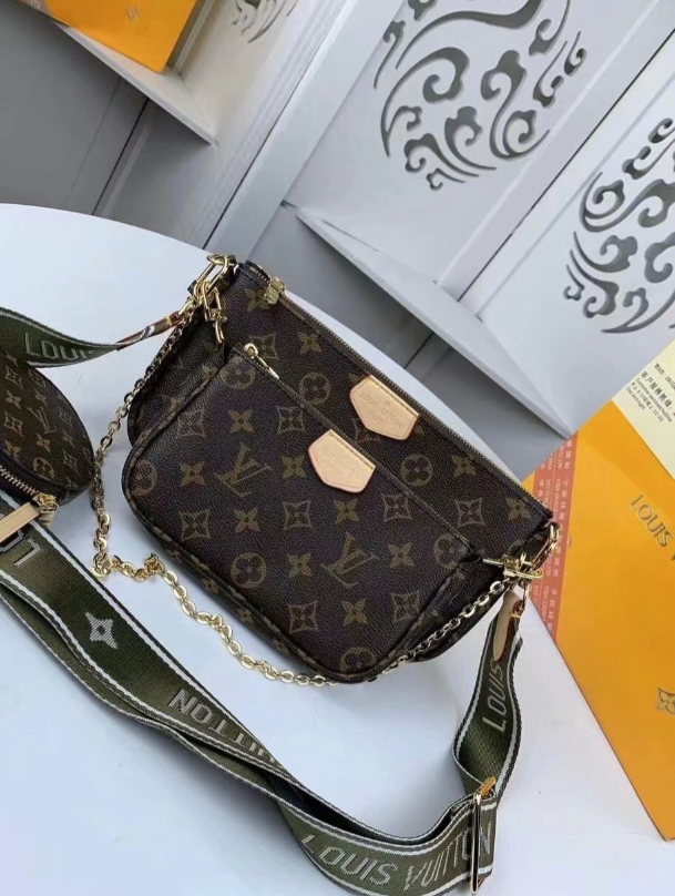 44823 LV Purse Green Strap