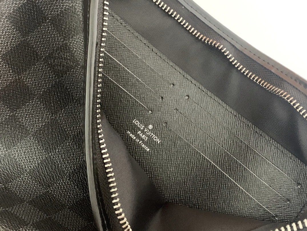1001 Pochette Voyage LV Bag