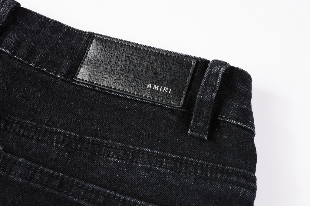 8833 Amiri Jeans