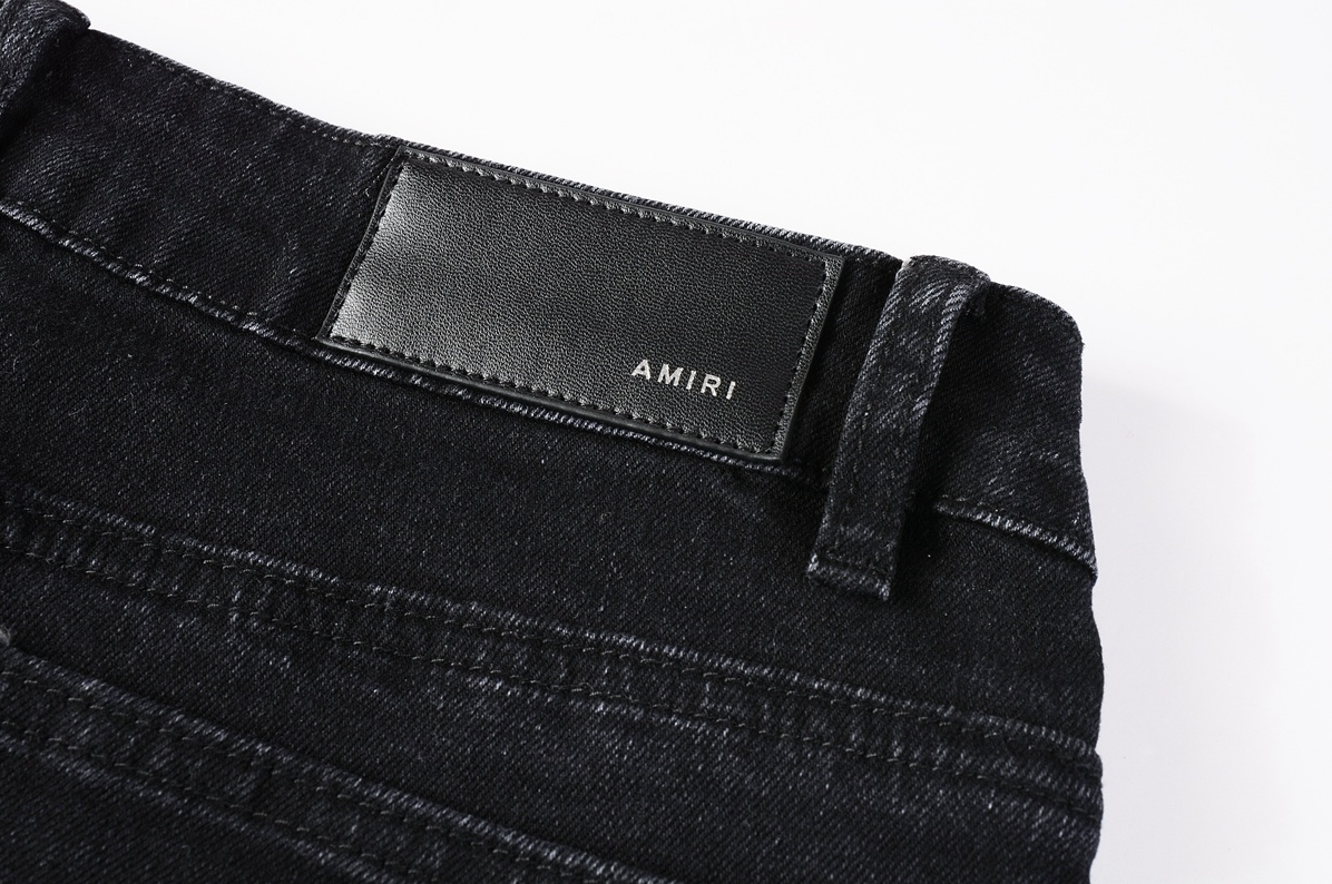 8833 Amiri Jeans