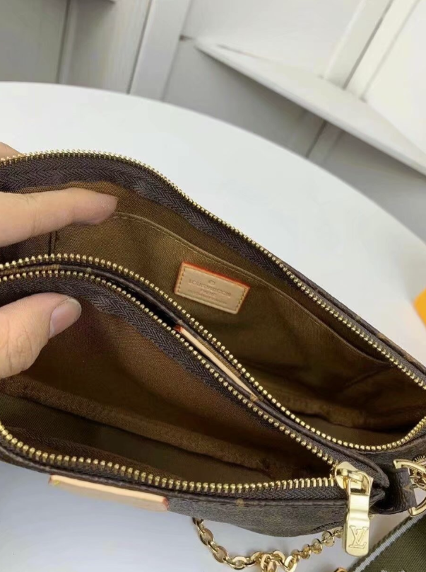 44823 LV Purse Green Strap